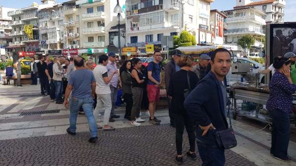 Kuşadası'nda Atatürk ve şehitler hayrına lokma döküldü