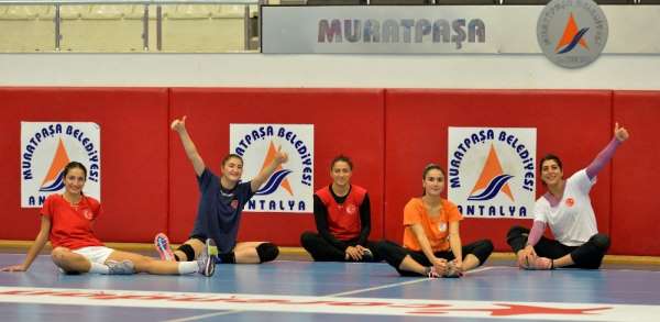 Muratpaşa Belediyespor kadın hentbol takımının hedef galibiyet 