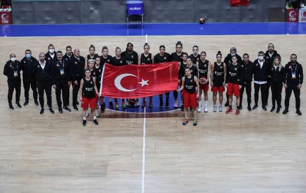A Milli Kadın Basketbol Takımı, Gazi Mustafa Kemal Atatürk'ü andı 