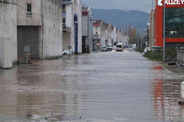 Samsun'da sanayi sitesini su bastı