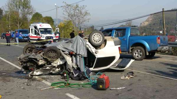 Ordu'da otomobil ile kamyonet çarpıştı: Baba öldü, sürücü oğlu ve diğer sürücü ağır yaralandı