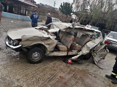 Manisa'da trafik kazası: 1 ölü, 6 yaralı