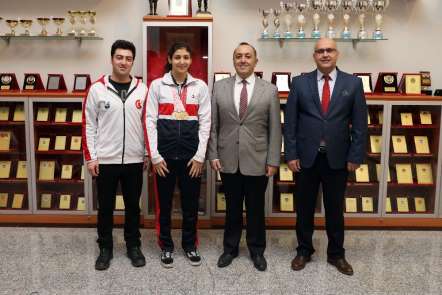 SANKO okulları yüzücüsü deniz Ay 4 altın madalya kazandı