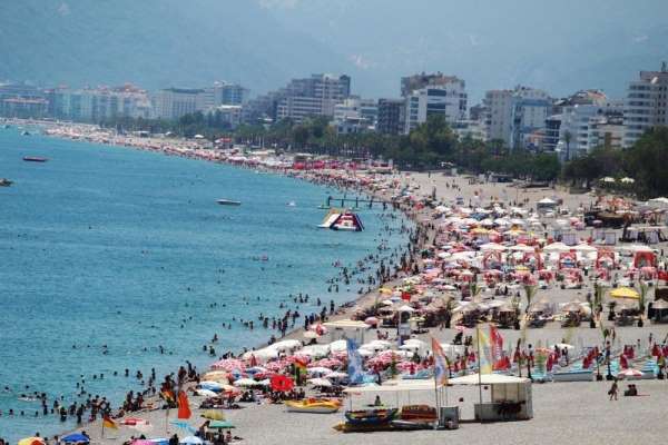 2021 yılını 9 milyonu aşkın turistle tamamlayan Antalya'ya en çok turist Rusya'dan geldi - Antalya haber