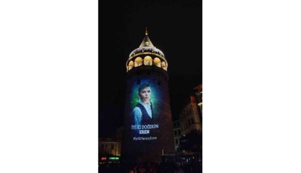 Şehit Eren Bülbül'ün doğum gününe özel hazırlanan video Galata Kulesi'ne yansıtıldı - İstanbul haber