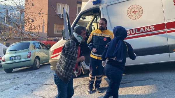 İstanbul'da feci kaza: Merdivenlere uçan araçtan son anda kurtuldular