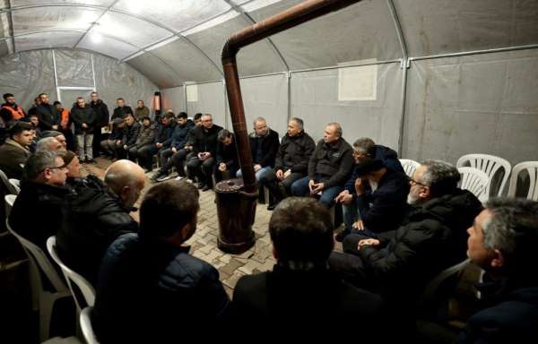 Bakan Yerlikaya, Yalova'da şehit polis Yasin Koçyiğit'in ailesini ziyaret etti