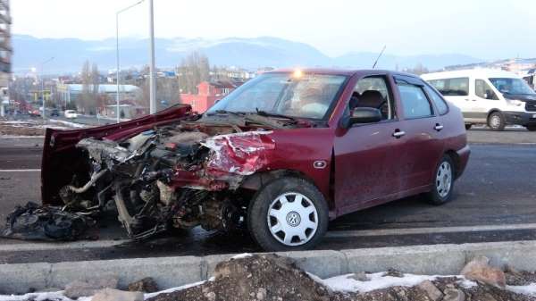 Ardahan'da trafik kazası: 4 yaralı 