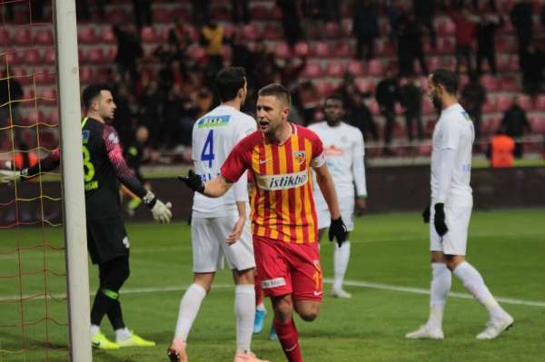 Artem Kravets golünü Nurettin'e hediye etti