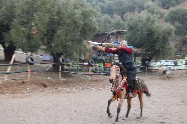 Dede mirası atlı sporu yaşatıyor
