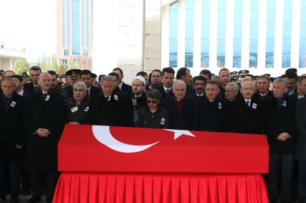 Gözetleme kulesinden düşerek şehit olan astsubay son yolculuğuna uğurlandı 