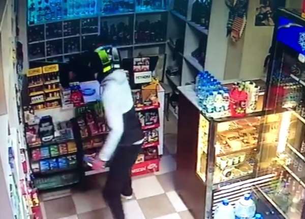 (Özel) Eyüpsultan'da büfe sahibine silahlı saldırı kamerada