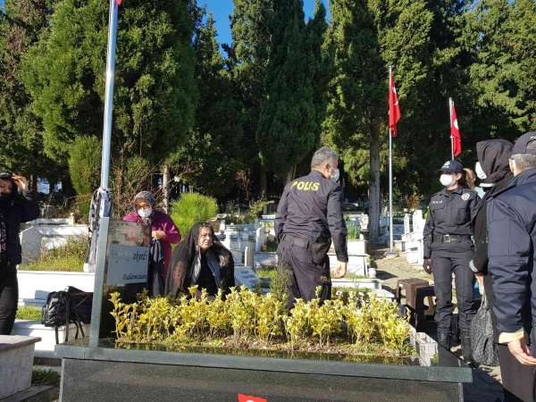 Şehit Emniyet Müdürü Vefa Karakurdu mezarı başında dualarla anıldı