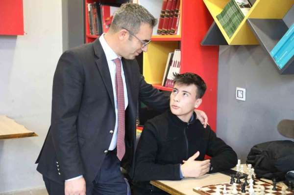 Ağrı Gençlik ve Spor İl Müdürü Din, Gençlik Merkezi'ni ziyaret etti