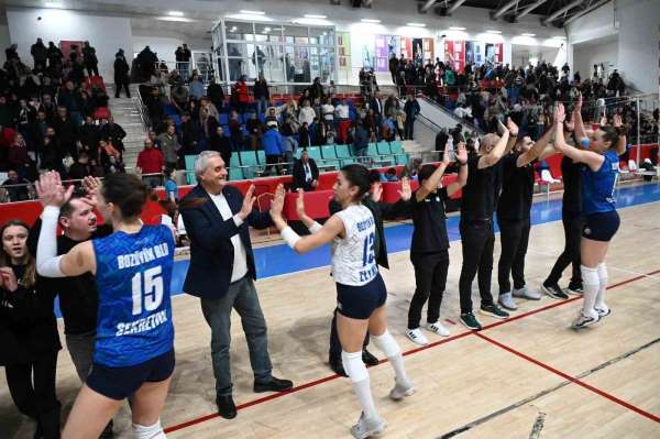 Bozüyük Belediyesi Eğitim ve Spor Kulübü Kadın Voleybol Takımı'na tebrik