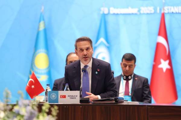 Bakan Bayraktar: 'Doğudan batıya 'yeşil enerji hattı' çalışmaları başlıyor'