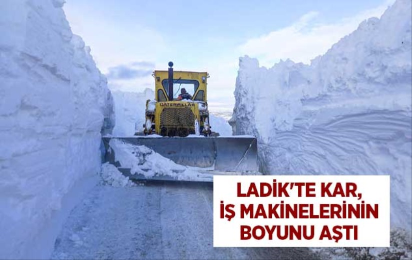 Ladik'te kar, iş makinelerinin boyunu aştı