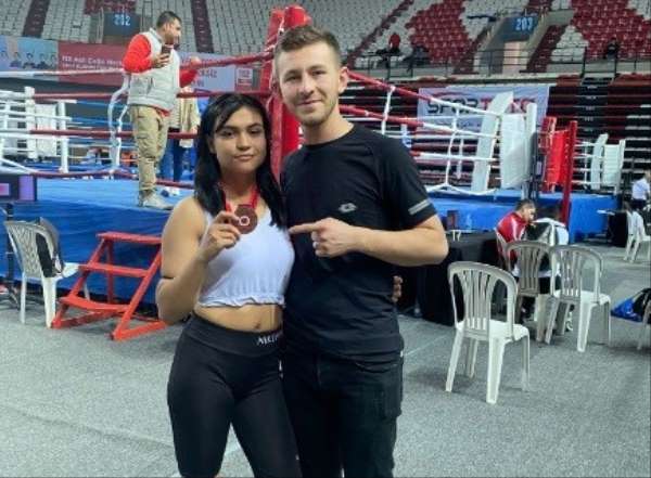 Türkiye Kickboks Şampiyonası'nda Ayşegül Arslanlı Özdemir'den bronz madalya