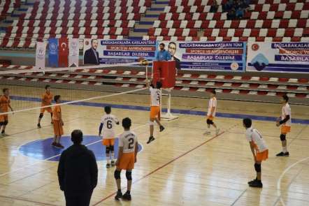 Ağrı'da 'Okul Sporları Voleybol Grup Müsabakaları' sona erdi