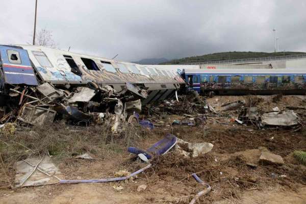 Yunanistan'daki tren kazası insan hatası kaynaklı olabilir