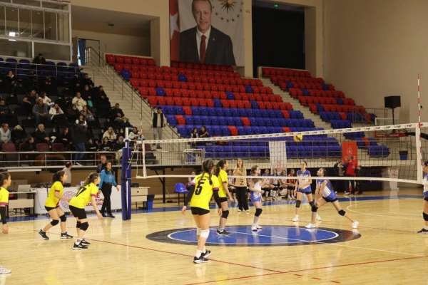 Niğde'de Mahalli Lig Voleybol Müsabakaları tamamlandı