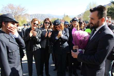 Polis Haftası etkinliklerinde sürpriz evlenme teklifi 