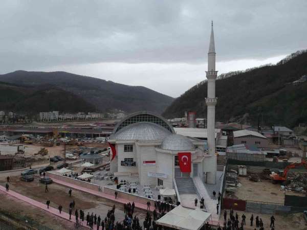 Ayancık Beşiktaş Camisi ibadete açıldı