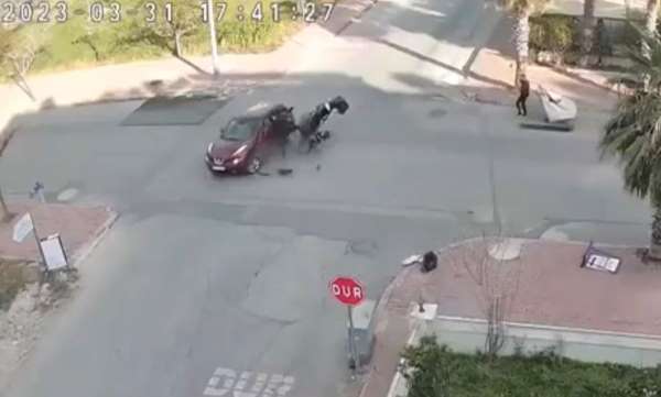 Antalya'da motosiklet ve sürücüsünü metrelerce savuran kaza