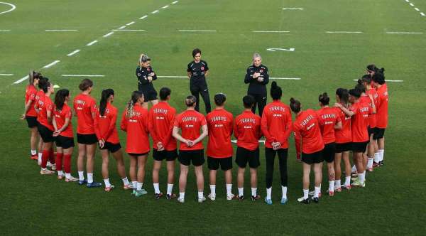 A Milli Kadın Futbol Takımı, hazırlıklarını sürdürdü