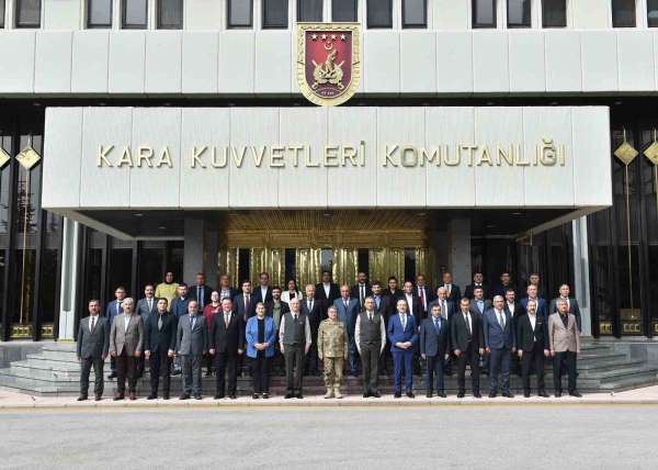 Kara Kuvvetleri Komutanı Doğu ve Güneydoğu'dan gelen şehit ve gazi yakınlarını ağırladı