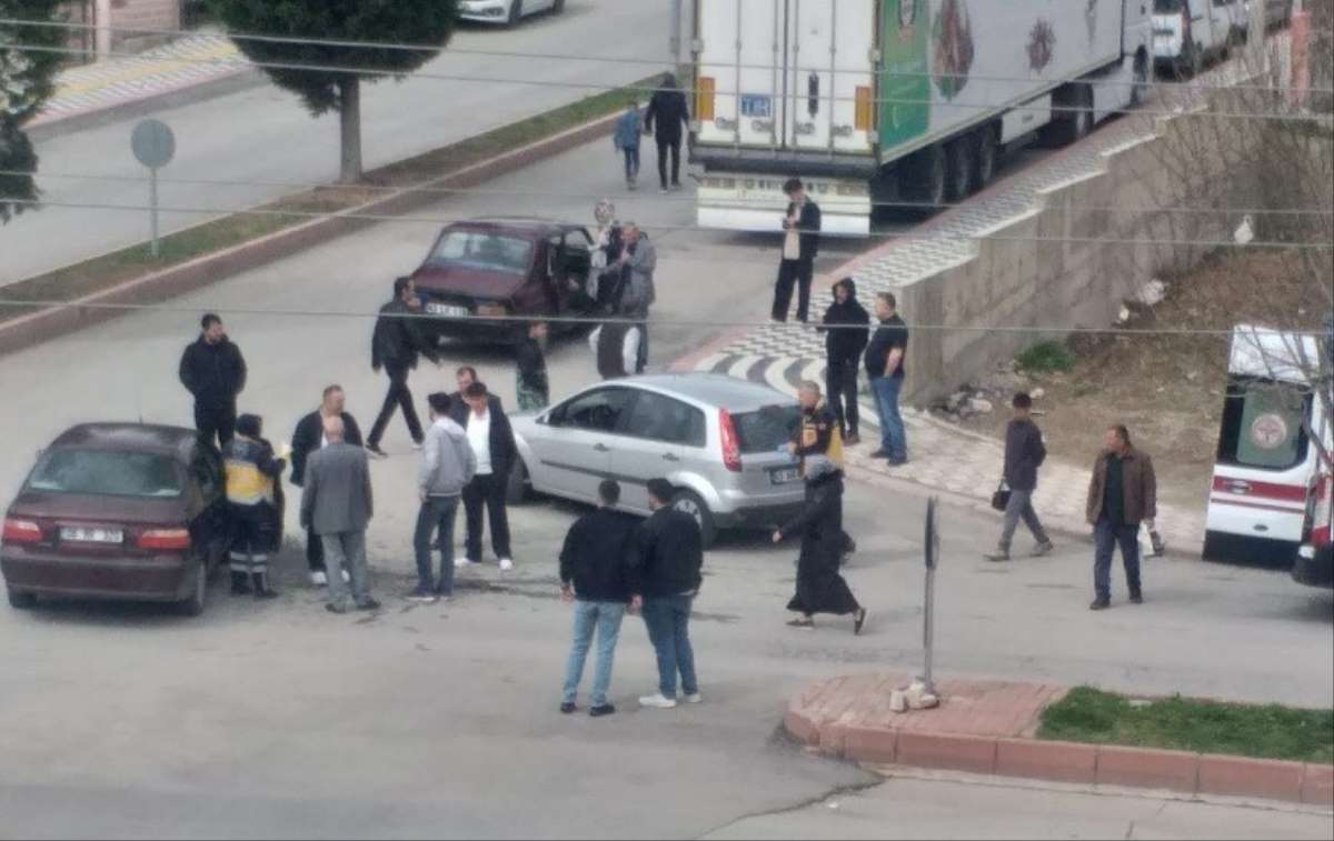 Tavşanlı'da trafik kazası: 3 yaralı