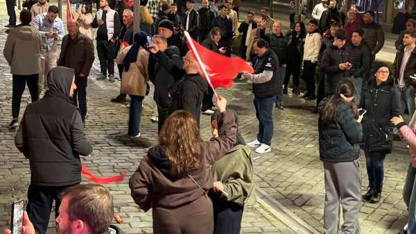 A Milli Futbol Takımı'nın, Dünya Kupası'na katılmaya hak kazanması Trabzon'da coşkuyla kutlandı