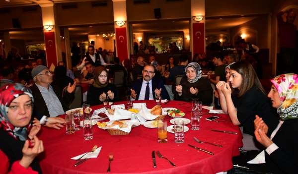Şehit aileleri ve gazilerle iftarda buluştular