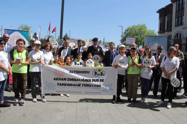 Altınordu'da 'akran zorbalığına dur de' yürüyüşü
