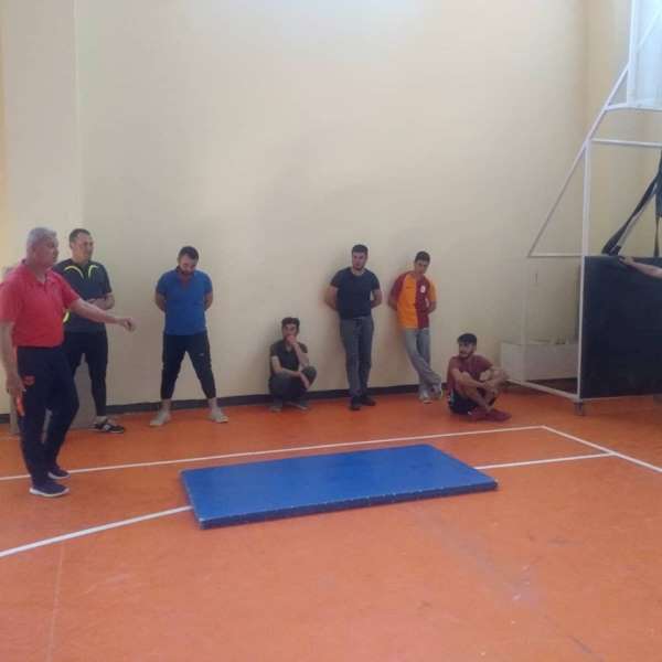 Sarıgöl'de polislik ve bekçilik spor kursu