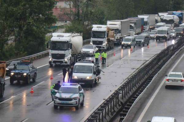 Anadolu Otoyolu'nda yağmur ile kazalar peş peşe geldi: Her iki istikamette de trafik aksadı