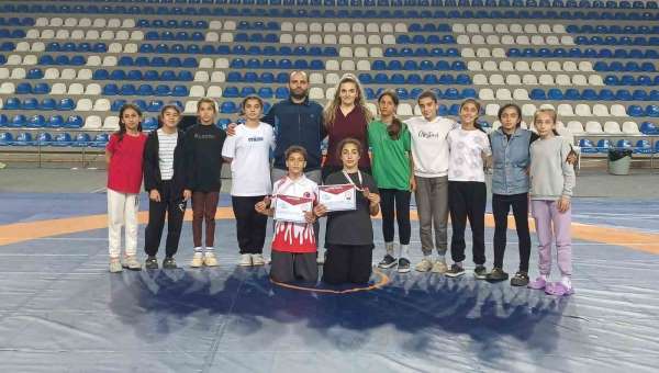 Salihlili güreşçiler, Rize'den madalyalarla döndü