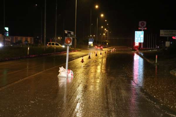 Sel nedeniyle kapanan Amasya-Erzincan karayolu 10 saat sonra trafiğe açıldı