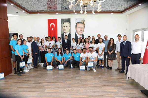 ALKÜ'nün gurur veren öğrencileri Rektör Kalan ile bir araya geldi - Antalya haber