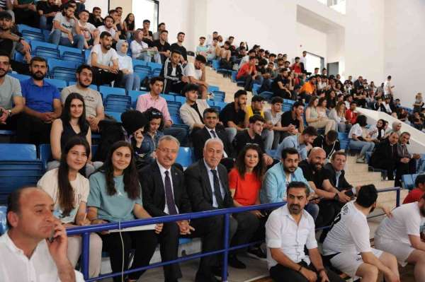 EBYU mezunları ve akademisyenleri futbol gösteri maçında bir araya geldi - Erzincan haber