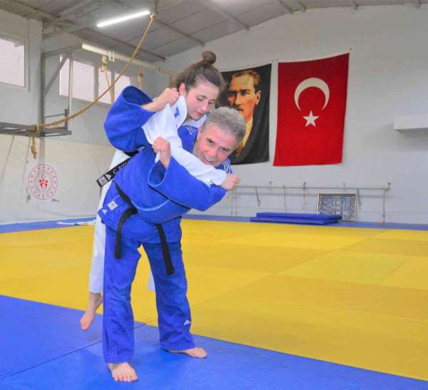 Judo tutkusu ve çalışma azmiyle 56 yaşında Türkiye şampiyonu oldu - Manisa haber