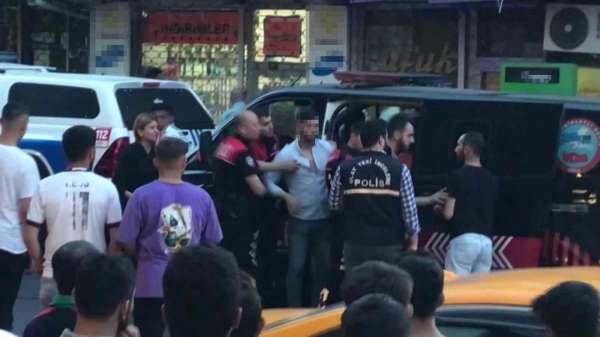 Sultanbeyli'de genç kıza telefoncuda taciz iddiası mahalleyi ayağa kaldırdı - İstanbul haber
