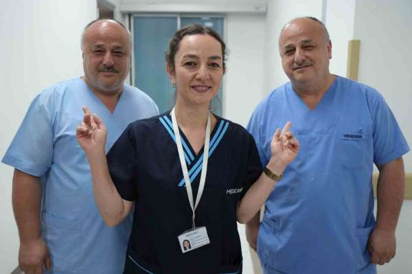 Aynı hastanede çalışan ikizleri görenler 'gözlerini ovalıyor'