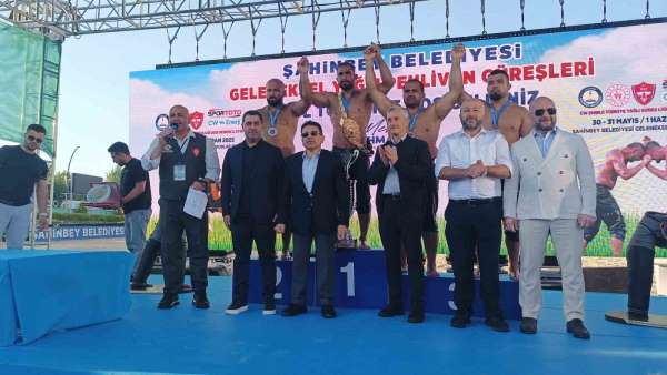 Gaziantep'te altın kemer Feyzullah Aktürk'ün