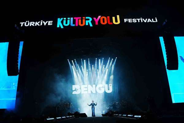 Bengü'den Manisa'da muhteşem gece