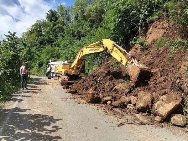 Ordu'da heyelan nedeniyle ulaşıma kapanan 236 mahalle yolu açıldı