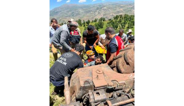 Siirt'te traktörün altında kalan sürücü ağır yaralandı