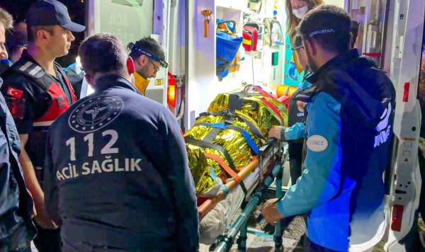Yamaç paraşütüyle dere yatağına düşen vatandaş 5 saatlik çalışmayla kurtarıldı