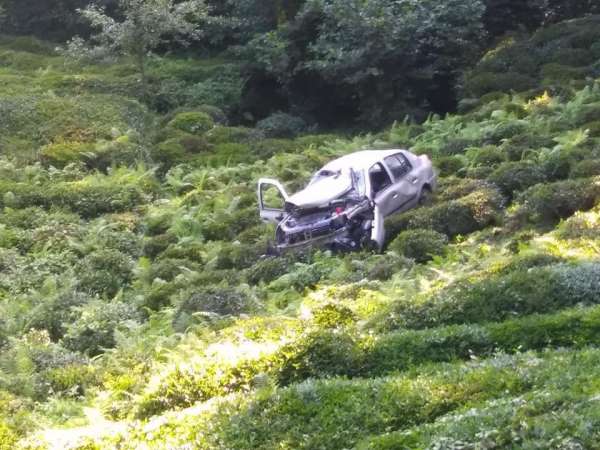 Otomobil çay bahçesine uçtu: 1 ölü, 2 yaralı 