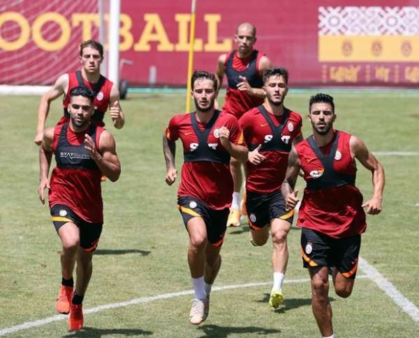 Galatasaray, günü çift idmanla tamamladı